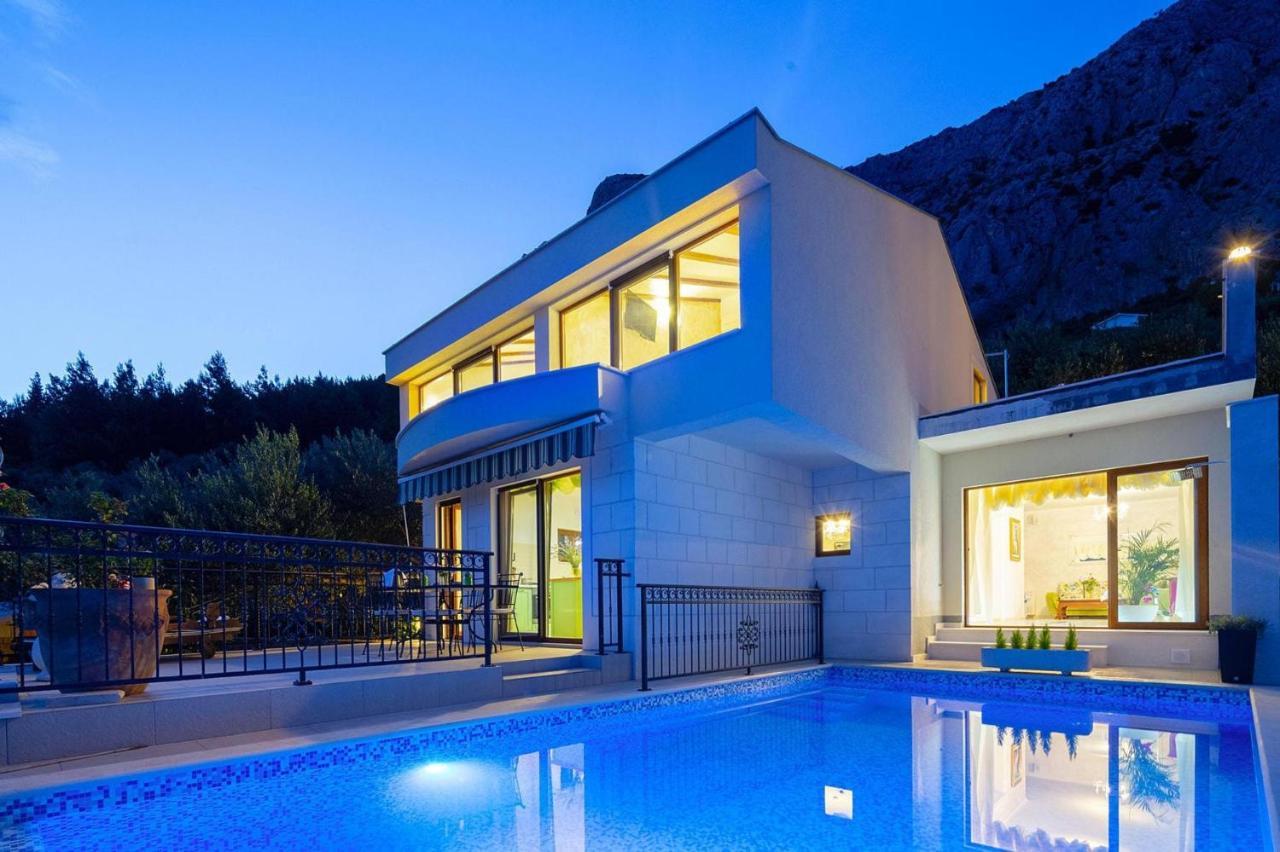 Villaer Amare, With Pool And Garden *