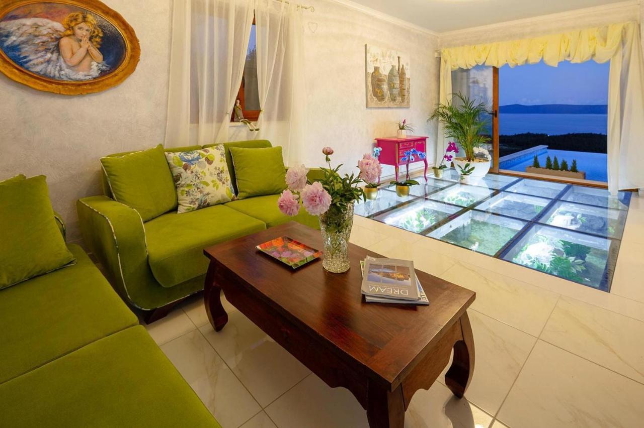 Villaer Amare, With Pool And Garden