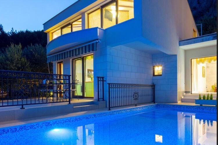 Villaer Amare, With Pool And Garden Makarska