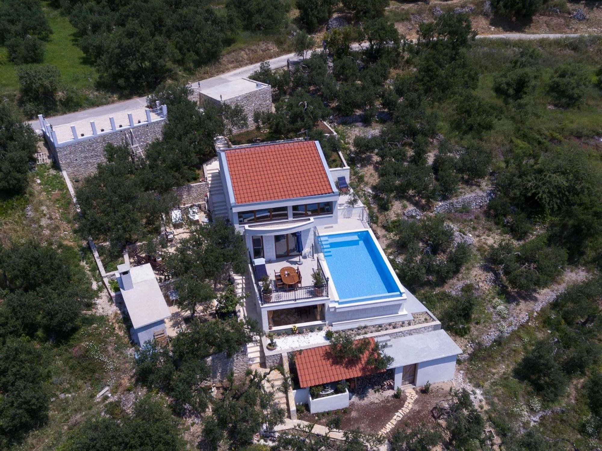 Amare, With Pool And Garden * Makarska