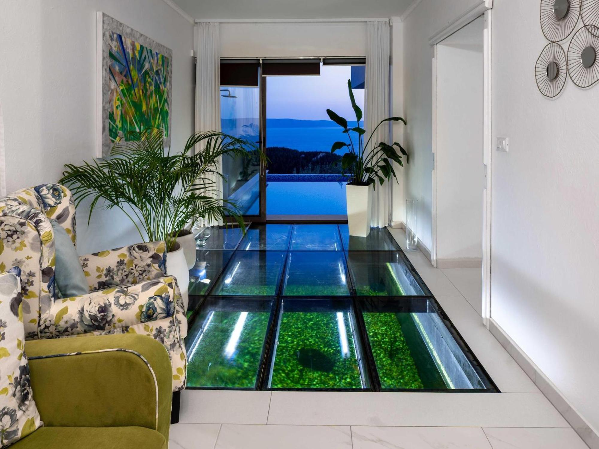 Amare, With Pool And Garden Vila Makarska