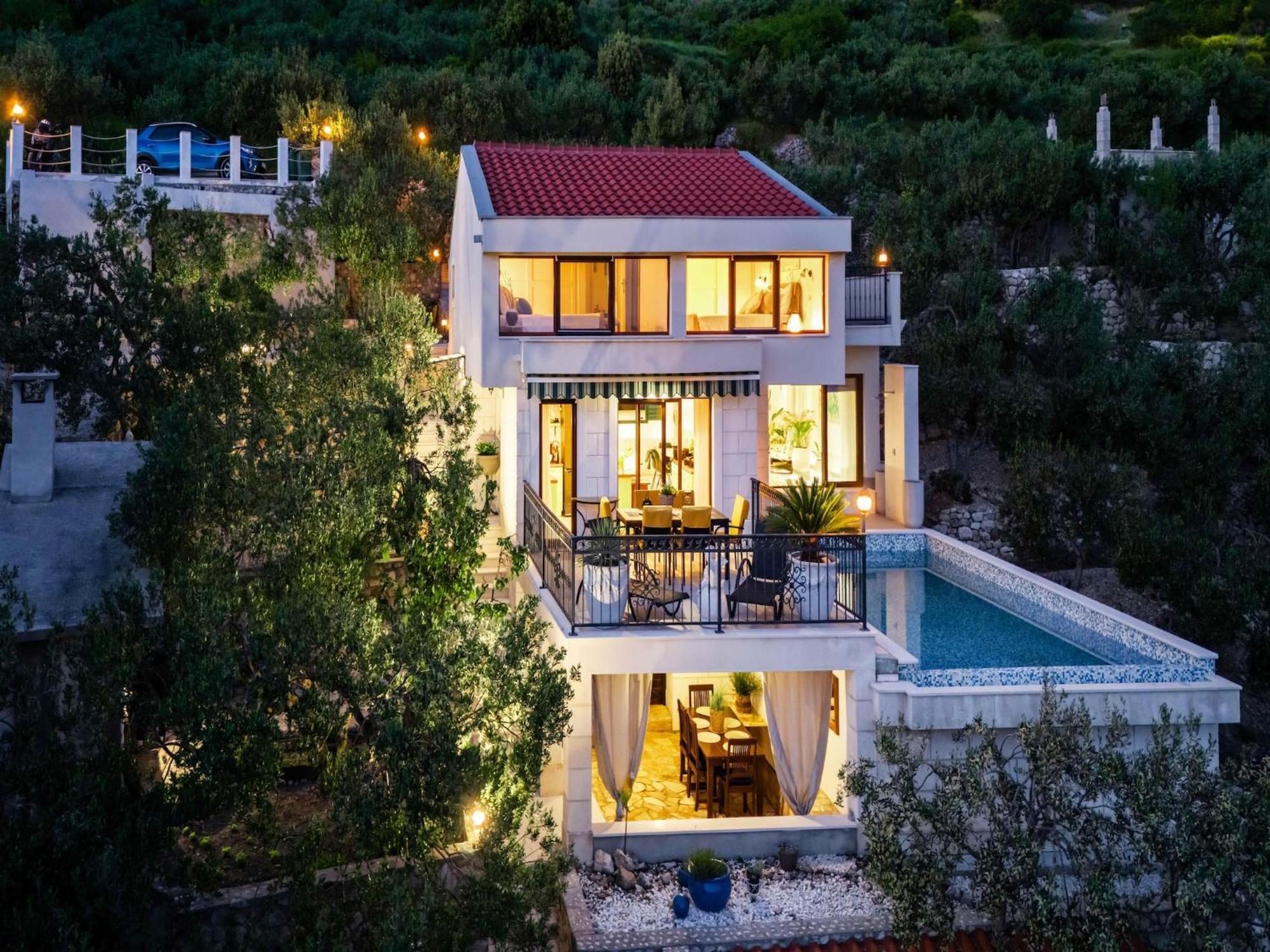 Amare, With Pool And Garden *