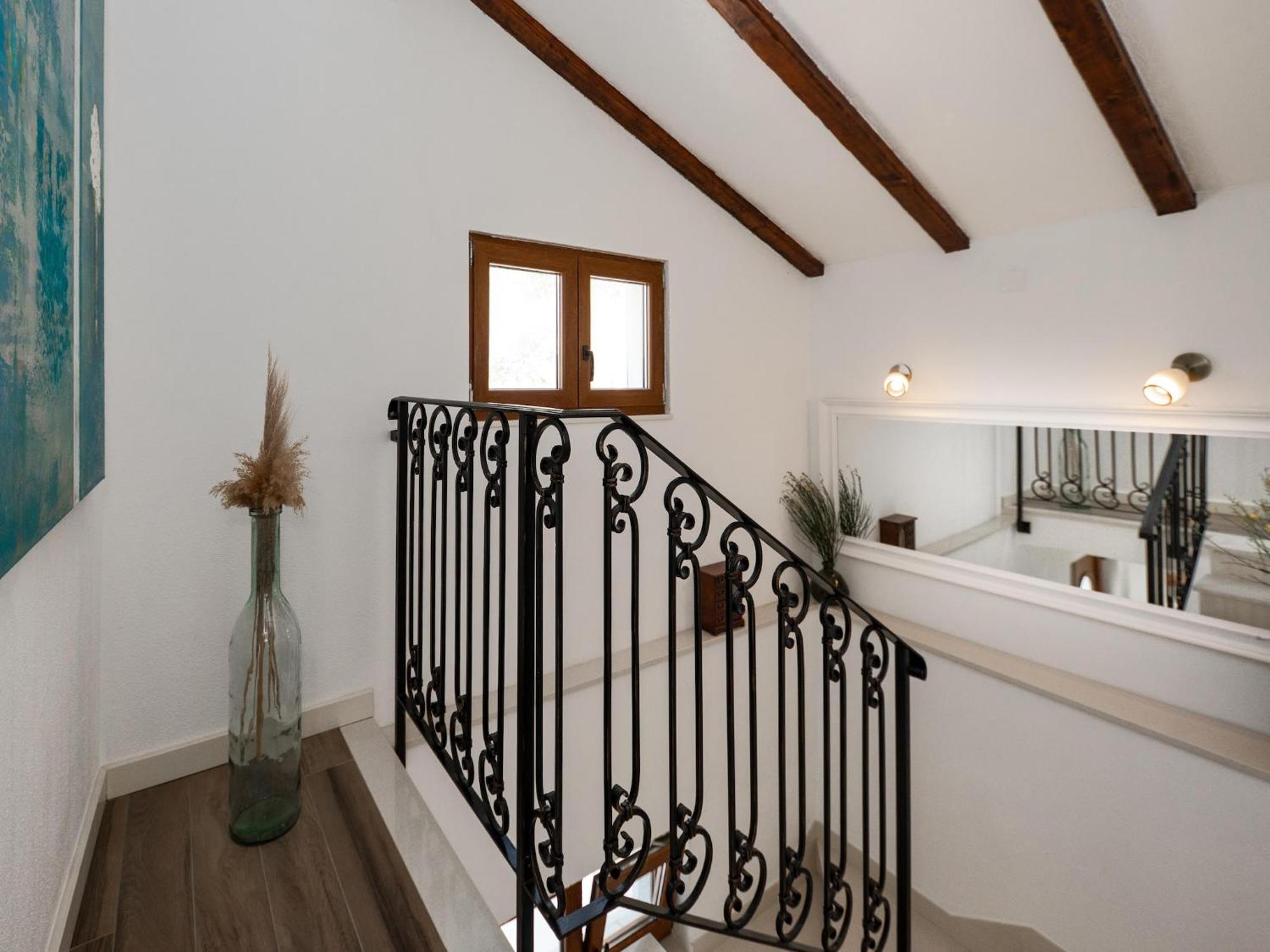 Vila Amare, With Pool And Garden Makarska